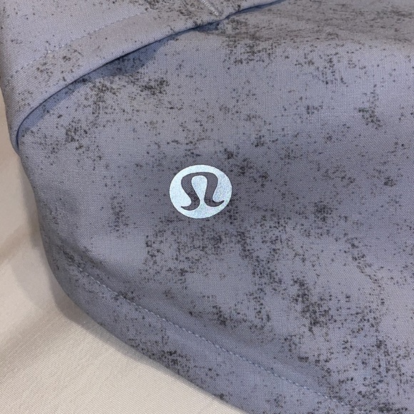 Lululemon! Blue/purple with marble pattern Speed Ups Low-Rise 2.5 Length Size 8 - Picture 4 of 4